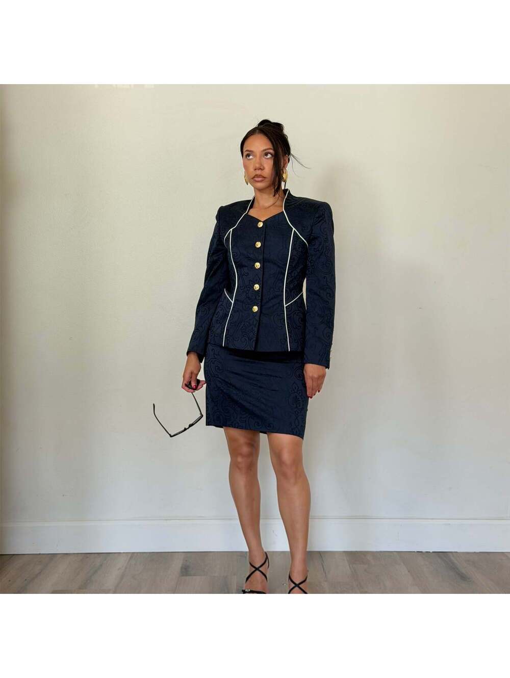 Escada - Picture 3 of 9